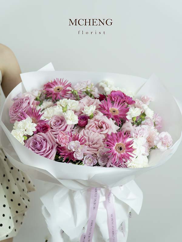 Chi Tiet Hoa Bo Hong Ohara Mix Dong Tien Hong Mcheng Florist Cận cảnh vẻ đẹp kiêu sa của đóa hồng Ohara Pink và đồng tiền hồng lãng mạn