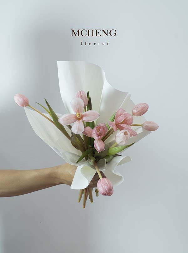 Hoa Bo Tulip Hong Pastel Mcheng Florist Long Khanh Mẫu Hoa Bó Tulip Hồng Pastel thiết kế thanh lịch tại Mcheng Florist