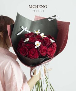 Mẫu Hoa Bó Hồng Đỏ Ecuador thiết kế sang trọng tại Mcheng Florist