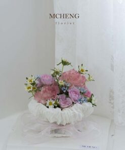 Mẫu Hoa Bánh Kem Sinh Nhật Tone Hồng Tím thiết kế viền bèo công chúa tại Mcheng Florist