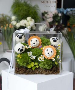 Mẫu Hộp Hoa Mica Ping Pong Tạo Hình Thú thiết kế sở thú đáng yêu tại Mcheng Florist
