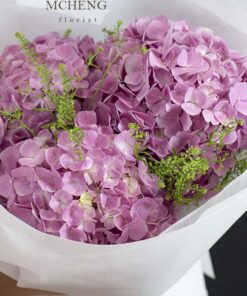 Cận cảnh vẻ đẹp bồng bềnh của mẫu Hoa Bó Cẩm Tú Cầu Tím pastel