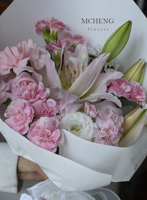 Chi Tiet Hoa Bo Ly Hong Mix Cam Chuong Mcheng Florist Cận cảnh vẻ đẹp ngọt ngào của mẫu Hoa Bó Ly Hồng Mix Cẩm Chướng