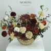 Mẫu Giỏ Hoa Mix Tone Đỏ Rượu và Cam Cháy thiết kế cổ điển ấm áp tại Mcheng Florist