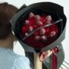 Mẫu Hoa Bó Hồng Đỏ Mix Dâu Tây thiết kế sáng tạo tại Mcheng Florist