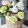 Mẫu Giỏ Hoa Ping Pong Thỏ & Cừu thiết kế giỏ cói mộc mạc tại shop hoa tươi Mcheng Florist