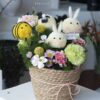 Mẫu Giỏ Hoa Ping Pong Thỏ, Cừu & Ong thiết kế giỏ cói mộc mạc tại shop hoa tươi Mcheng Florist