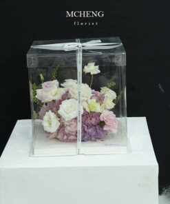 Mẫu Hoa Bánh Kem Sinh Nhật Tím Pastel thiết kế trong hộp mica sang trọng tại Mcheng Florist
