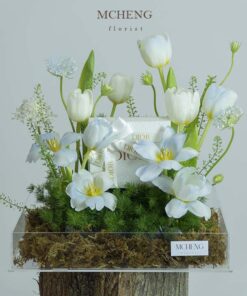 Mẫu Hộp Hoa Mica Tulip Trắng Xanh thiết kế lồng kính sang trọng tại Mcheng Florist