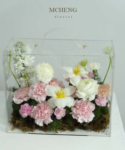 Mẫu Hộp Hoa Mica Mao Lương Trắng Hồng thiết kế túi xách thời trang tại Mcheng Florist
