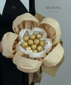 Mẫu Hoa Bó Socola Ferrero tạo hình bông hoa khổng lồ độc lạ tại Mcheng Florist