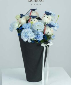 Mẫu hộp hoa trụ Ping Pong cử nhân tone xanh blue thiết kế sang trọng tại Mcheng Florist