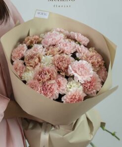 Góc mộc mạc của mẫu Hoa Bó Cẩm Chướng Tone Nude