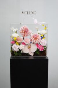 Hộp Hoa Mica Thược Dược Hồng Pastel Báu Vật - Mcheng Florist Mẫu Hộp Hoa Mica Thược Dược Hồng Pastel thiết kế túi xách thời trang tại Mcheng Florist
