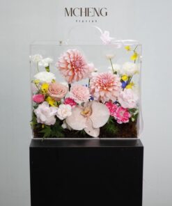 Mẫu Hộp Hoa Mica Thược Dược Hồng Pastel thiết kế túi xách thời trang tại Mcheng Florist