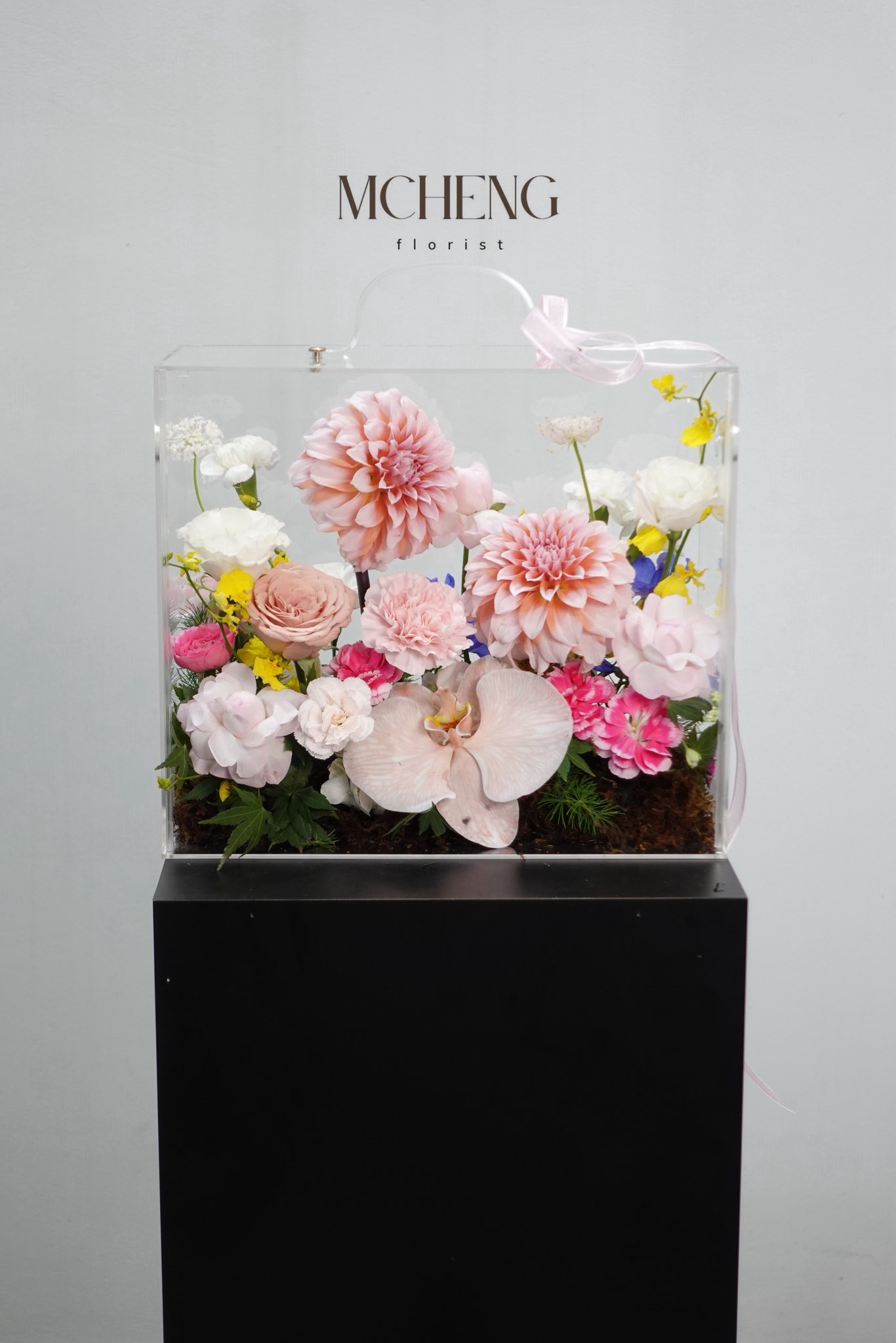 Hop Hoa Mica Thuoc Duoc Hong Pastel Mcheng Florist Long Khanh Mẫu Hộp Hoa Mica Thược Dược Hồng Pastel thiết kế túi xách thời trang tại Mcheng Florist