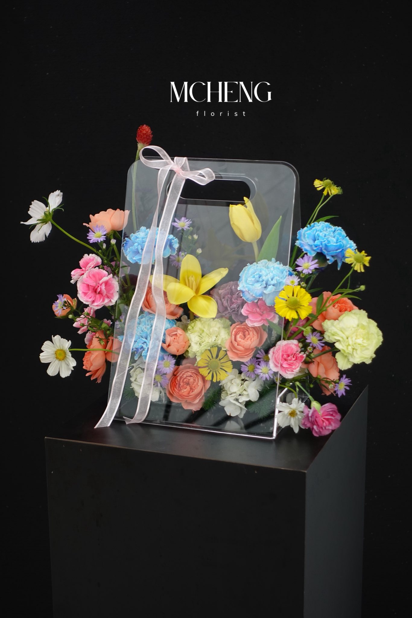 Giỏ Hoa Mica Mix Đa Sắc Thăng Hoa - Mcheng Florist Mẫu Giỏ Hoa Mica Mix Đa Sắc thiết kế túi xách thời trang tại Mcheng Florist