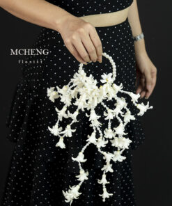Cận cảnh những đóa hoa Dạ Lan Hương trắng muốt được đính kết ngọc trai tinh xảo