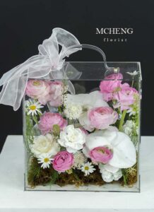 Mẫu Hộp Hoa Mica Mao Lương Hồng Mix Lan Hồ Điệp thiết kế điệu đà tại Mcheng Florist