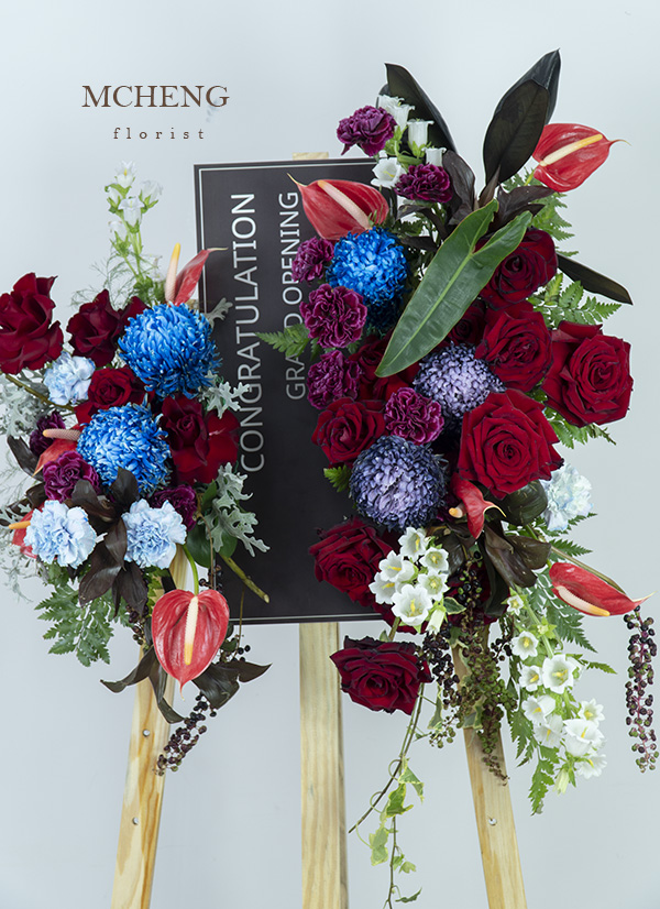 Kệ Hoa Khai Trương Đỏ Xanh Bừng Sáng - Mcheng Florist Mẫu Kệ Hoa Khai Trương Chân Gỗ Đỏ Xanh thiết kế chân kệ chữ A sang trọng tại Mcheng Florist Long Khánh