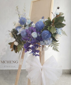 Kích thước thực tế kệ hoa chúc mừng tone xanh tím phối nơ voan trắng khổng lồ