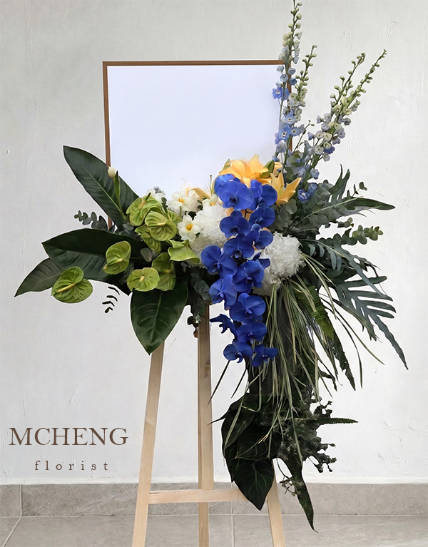 Kệ Hoa Chúc Mừng Lan Hồ Điệp Xanh Dương Tuyệt Phẩm - Mcheng Florist Mẫu Kệ Hoa Chúc Mừng Lan Hồ Điệp Xanh Dương thiết kế nhiệt đới tại Mcheng Florist