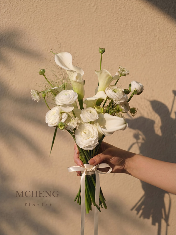 Hoa Cưới Cầm Tay Calla Lily Trắng Phối Mao Lương Tuyệt Tác - Mcheng Florist Mẫu Hoa Cưới Calla Lily Trắng Phối Mao Lương thiết kế dáng tự nhiên phóng khoáng tại Mcheng Florist Long Khánh