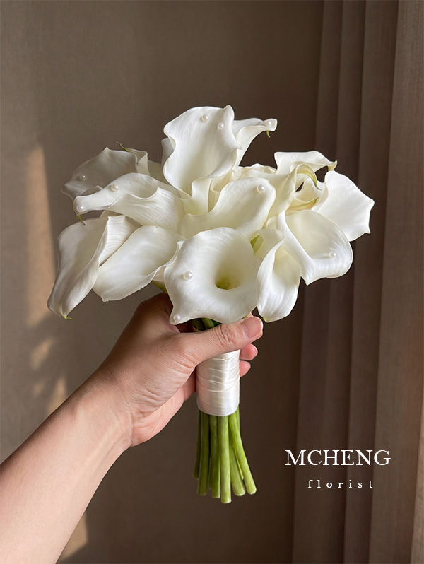 Hoa Cuoi Calla Lily Trang Dinh Ngoc Mcheng Florist Long Khanh Mẫu Hoa Cưới Calla Lily Trắng Đính Ngọc thiết kế đài các tinh tế tại Mcheng Florist