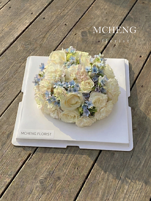 Mẫu Hoa Bánh Kem Sinh Nhật Trắng Xanh làm quà tặng độc lạ tại Mcheng Florist