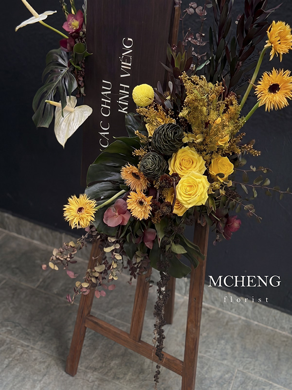 Thuc Te Ke Hoa Chuc Mung Tone Vang Den Mcheng Kích thước thực tế kệ hoa chúc mừng tone vàng đen cá tính trên giá gỗ chữ A
