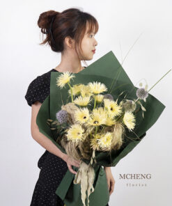 Mẫu Hoa Bó Đồng Tiền Tua Trắng Mix Cầu Gai thiết kế mộc mạc tại Mcheng Florist