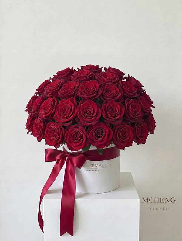 Hộp Hoa Hồng Ecuador Đỏ Uy Quyền - Mcheng Florist Hộp hoa hồng Ecuador màu đỏ mang vẻ đẹp uy quyền và sắc sảo thiết kế tại Mcheng Florist Long Khánh Đồng Nai