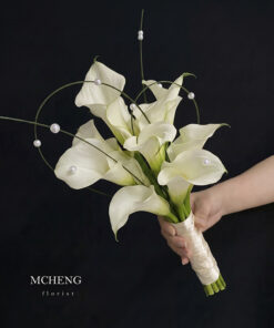 Mẫu Hoa Cưới Cầm Tay Calla Lily Trắng Ngọc Trai thiết kế đài các sang trọng tại Mcheng Florist