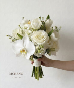 Mẫu Hoa Cưới Cầm Tay Tulip Phối Lan Hồ Điệp thiết kế tối giản tinh khôi tại Mcheng Florist
