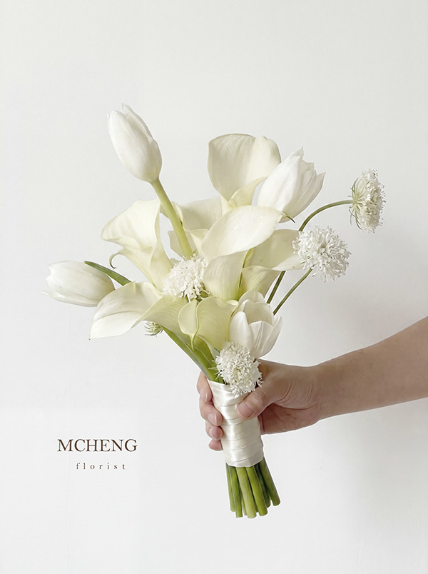 Mẫu Hoa Cưới Calla Mix Tulip Trắng thiết kế đài các sang trọng tại Mcheng Florist Long Khánh