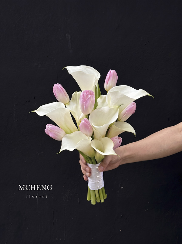 Hoa Cuoi Calla Lily Trang Phoi Tulip Mcheng Florist Mẫu Hoa Cưới Calla Lily Trắng Phối Tulip thiết kế tinh khôi đài các tại Mcheng Florist