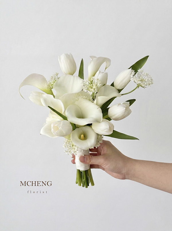 Hoa Cưới Calla Lily Phối Tulip Tinh Tế - Mcheng Florist Mẫu Hoa Cưới Calla Lily Phối Tulip thiết kế tinh khôi quý phái tại Mcheng Florist Long Khánh