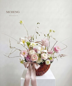 Mẫu Giỏ Hoa Mao Lương Phối Dạ Lan Hương thiết kế lãng mạn dịu mát tại shop hoa tươi Mcheng Florist