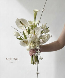 Mẫu Hoa Cưới Tulip Trắng Dáng Thác Đổ thiết kế đài các sang trọng tại Mcheng Florist Long Khánh