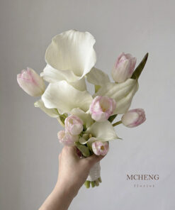 Mẫu Hoa Cưới Tulip Hồng Mix Calla thiết kế nhẹ nhàng tinh tế tại Mcheng Florist Long Khánh
