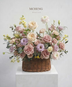 Mẫu Giỏ Hoa Hồng Pastel Phối Cát Tường thiết kế sang trọng tinh khôi tại Mcheng Florist Long Khánh