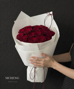 Mẫu Bó Hoa Hồng Ecuador Đỏ thiết kế tối giản lãng mạn tại Mcheng Florist Long Khánh