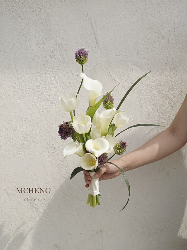 Hoa Cuoi Calla Lily Trang Phoi Tulip Allium Mcheng Florist Mẫu Hoa Cưới Calla Lily Trắng Phối Tulip Allium tinh khôi tại Mcheng Florist Long Khánh