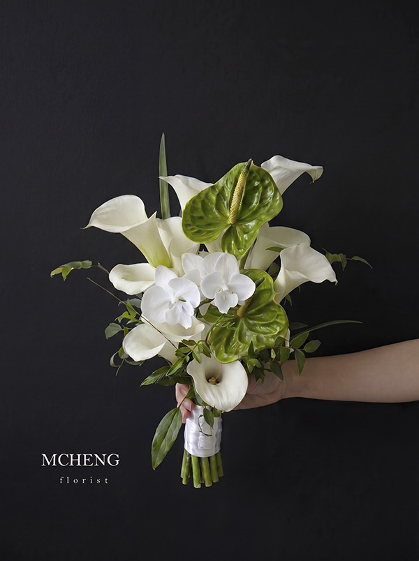 Hoa Cưới Calla Trắng Phối Hồng Môn Khác Biệt - Mcheng Florist Bó hoa cưới Calla Lily trắng phối Hồng Môn mang nét đẹp điêu khắc khác biệt thiết kế tại Mcheng Florist Long Khánh Đồng Nai