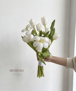 Mẫu Hoa Cưới Cầm Tay Tulip Trắng thiết kế tinh khôi đài các tại Mcheng Florist