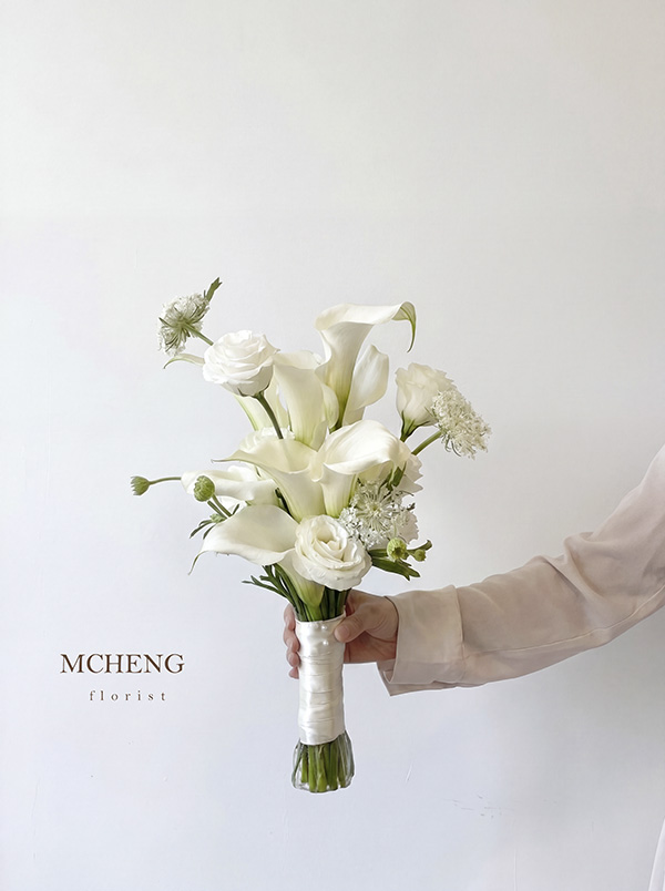 Hoa Cuoi Rum Trang Nhe Nhang Thanh Tao Mcheng Florist Mẫu Hoa Cưới Rum Trắng thiết kế nhẹ nhàng thanh tao tại Mcheng Florist Long Khánh