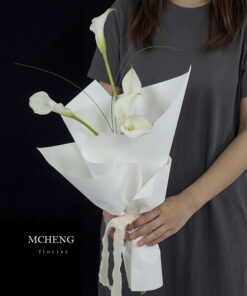 Mẫu Bó Hoa Rum Trắng Tối Giản thiết kế đài các sang trọng tại Mcheng Florist Long Khánh