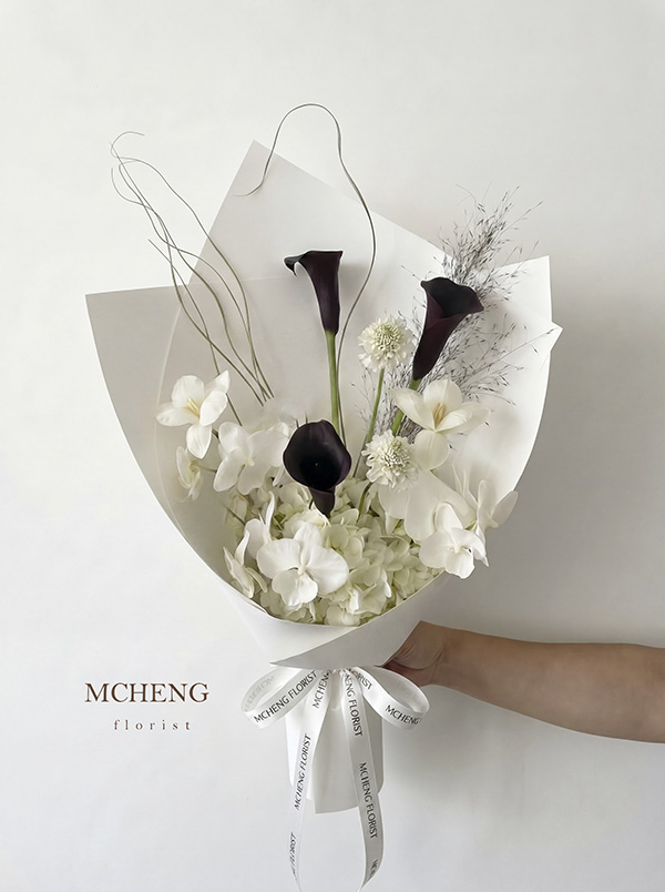 Mẫu Hoa Bó Cẩm Tú Cầu Trắng & Calla Lily Đen thiết kế nghệ thuật tại Mcheng Florist