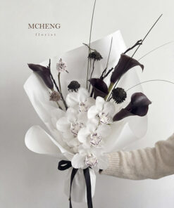 Mẫu Hoa Bó Lan Hồ Điệp Trắng Mix Calla Lily Đen thiết kế tối giản tại shop hoa tươi Long Khánh Đồng Nai