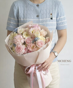 Góc chụp vẻ đẹp ngọt ngào của mẫu Hoa Bó Cẩm Chướng Mix Hồng Pastel